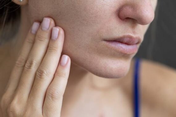 پوست چرب دهیدراته (dehydrated oily skin)